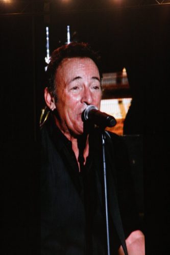 "Fotos Concierto Bruce Springsteen - Wrecking Ball 2012 - Las Palmas de Gran Canaria" by El Coleccionista de Instantes is licensed under CC BY-SA